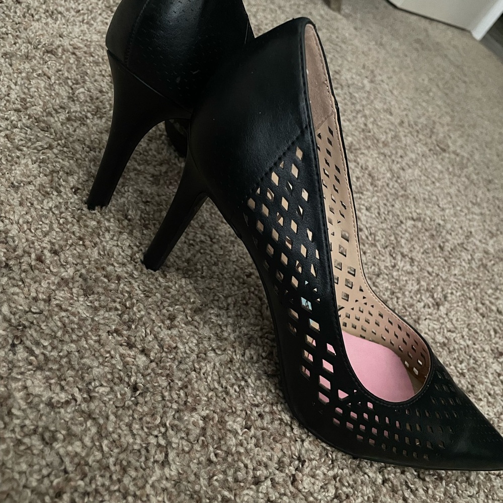 UNISA women’s 2-3” heals. Never worn; added padding for support (can be removed)